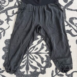 Lululemon Baggy Astro Style Crop Capri Pant 6 Solid Black Luon Loose